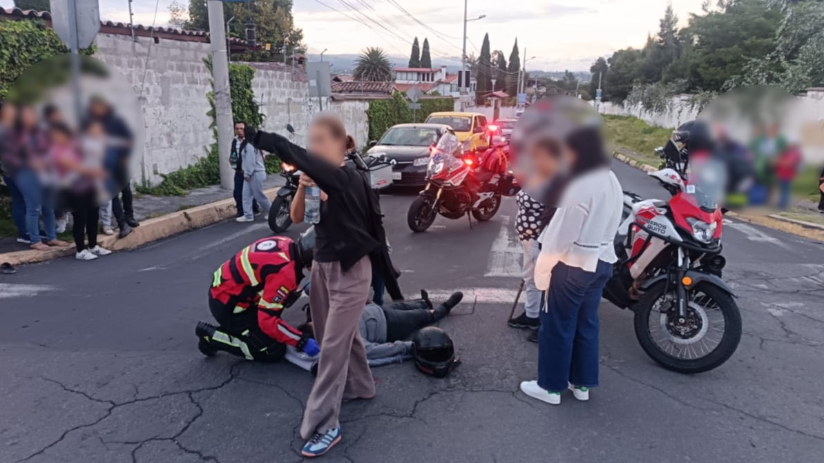 Quito: dos personas resultaron heridas en siniestro de tránsito en la Ruta Viva, en Cumbayá