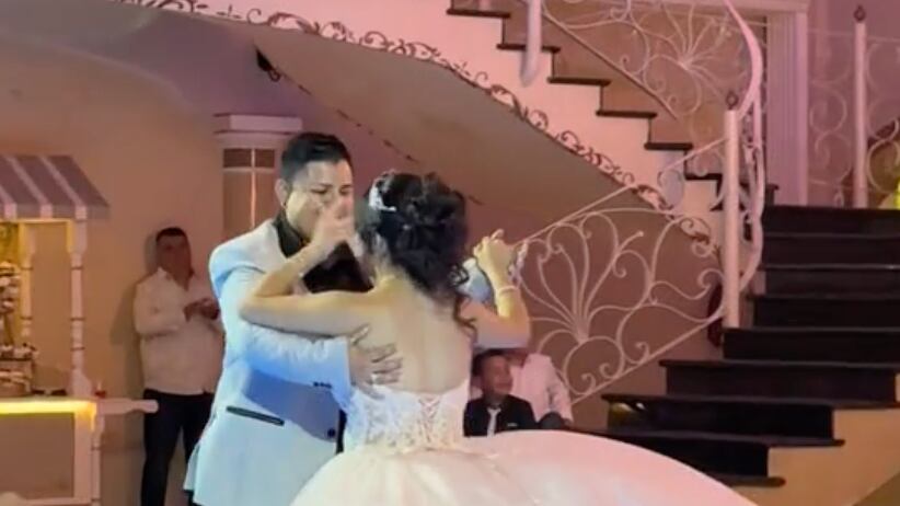 Viral. Jovencita baila con su madrastra