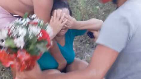 Novio fingió estar muerto para pedir matrimonio