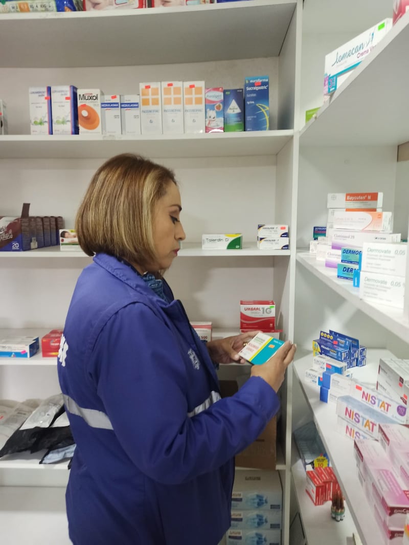 Arcsa clausuró la farmacia en Cuenca tras detectar medicamentos caducados y manipulados.