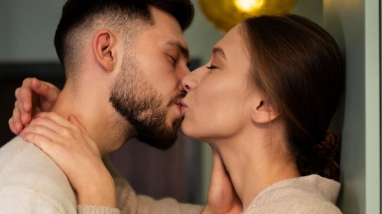 Pareja disfrutando de sus momentos de intimidad