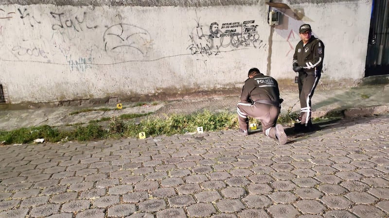 Disparan contra una pareja durante un intento de robo de vehículo en el sur de Quito. Foto: Policía Nacional