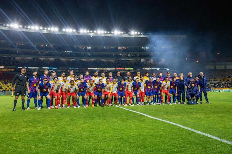 Barcelona y Morelia en el partido de Leyendas