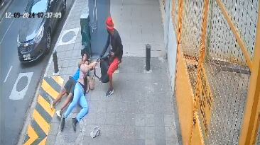 Cámara captó cómo ahorcan a un ciudadano para robarle sus pertenencias en Guayaquil