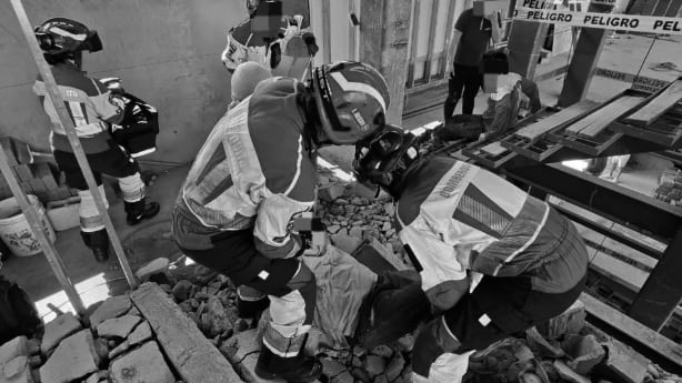 Colapso de una pared en obra deja un fallecido y dos heridos en el norte de Quito