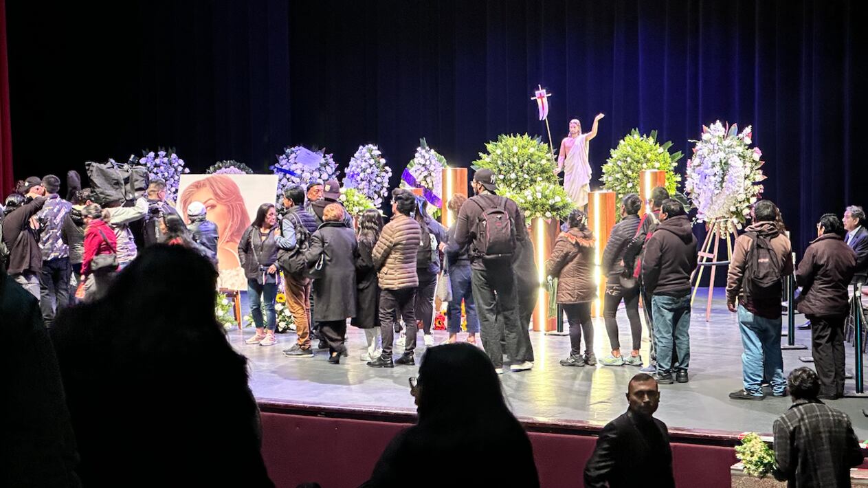 Paulina Tamayo: así corearon en la despedida la ‘Canción de los Andes’