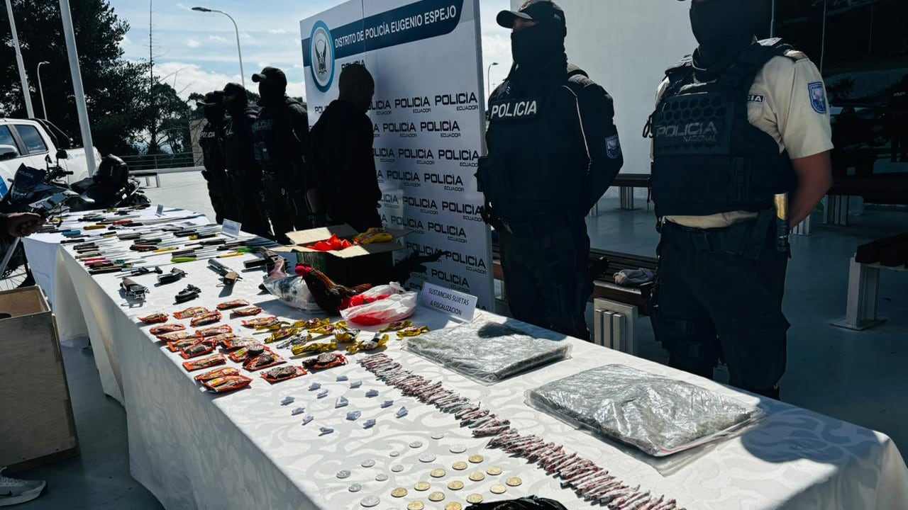 Operativo Apolo deja detenidos, armas y más de 1.300 dosis de droga incautadas en Quito. Foto: Policía Nacional
