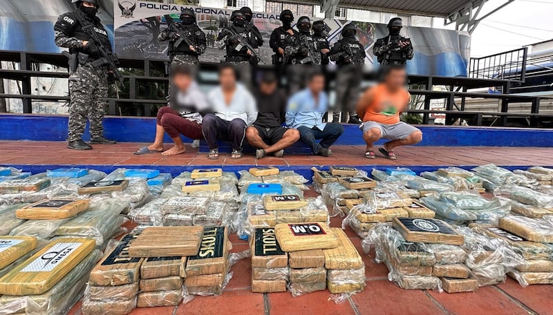 Decomisan tres toneladas de cocaína en cajas de banano: serían de la mafia albanesa