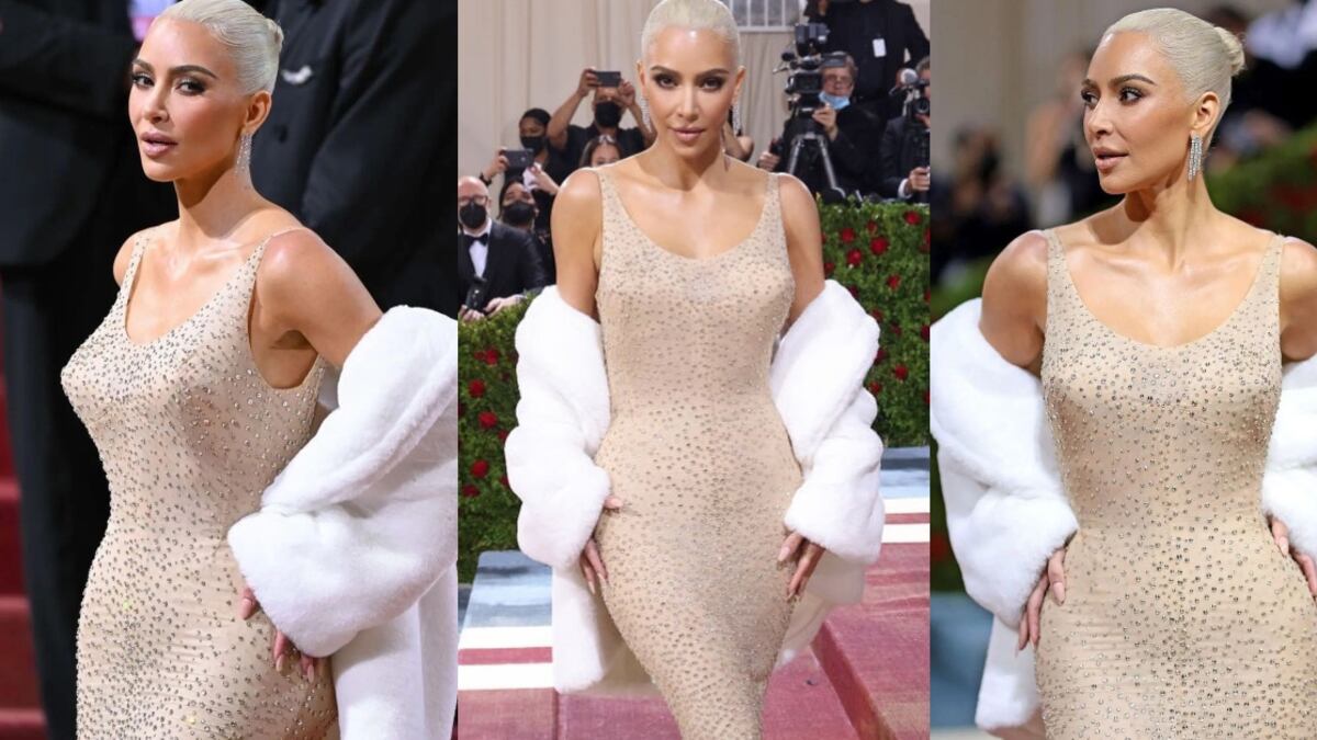 Kim Kardashian llevando el vestido de Marilyn Monroe