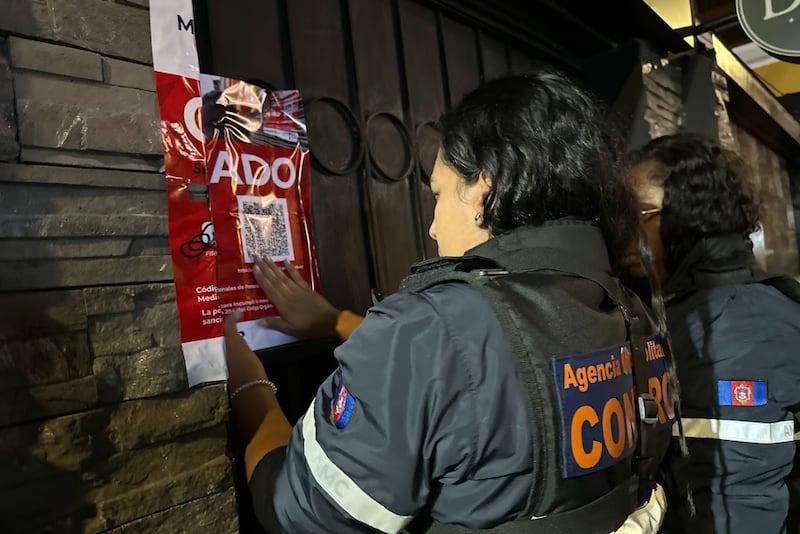 Drogas ocultas en las paredes: intervienen locales en el norte de Quito y hallan marihuana, cocaína y ‘tusi’. Foto: AMC