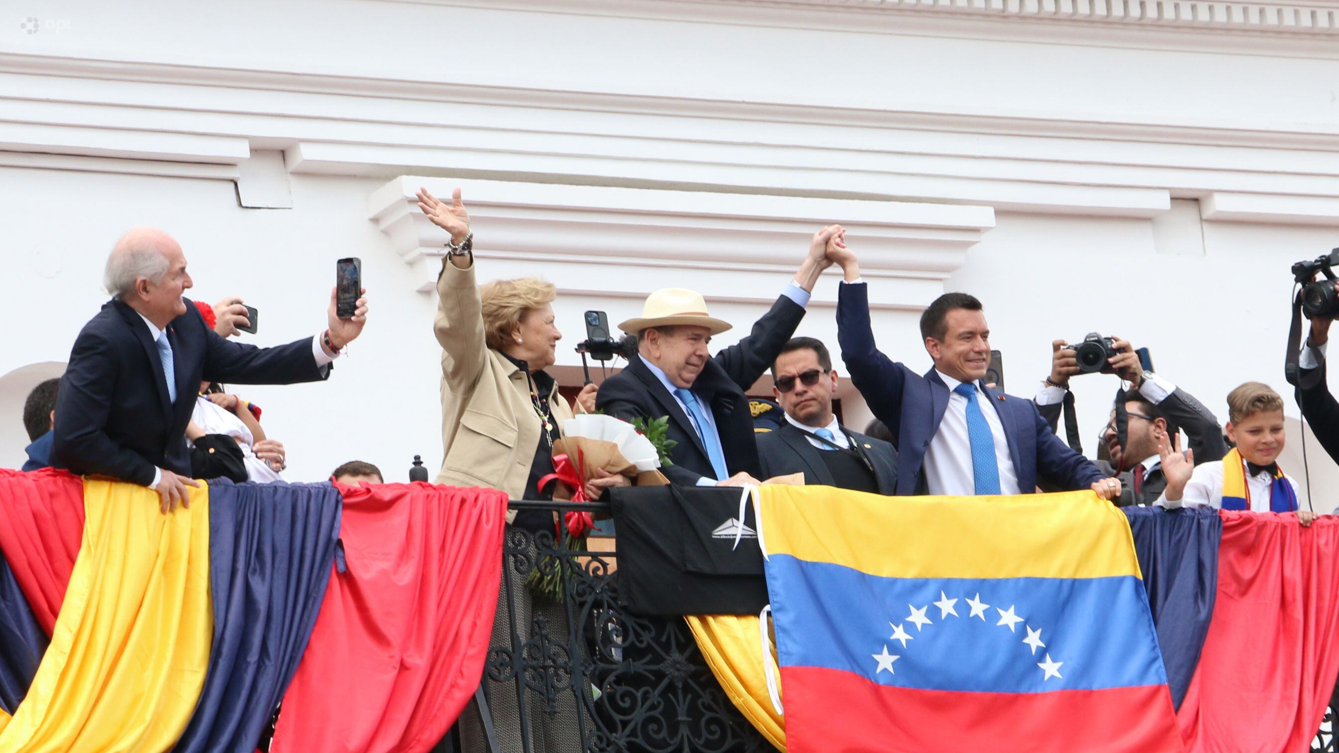 Edmundo González pudo saludar a sus compatriotas en Ecuador