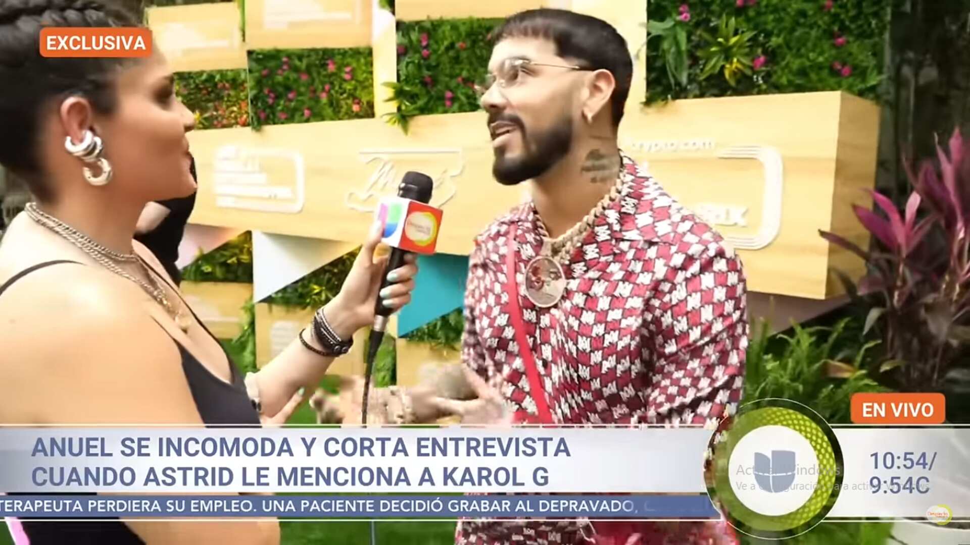 El cantante Anuel AA terminó una entrevista cuando le aseveraron que aún lo vinculan con Karol G.