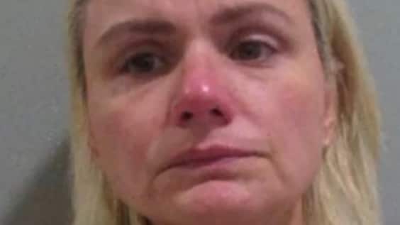 Mujer mantuvo relaciones íntimas con la compañera del colegio de su hija: Esta es su condena - Fuente: Foto de la web