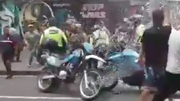 Agentes de la ATM de Guayaquil fueron agredidos en pleno operativo a motos eléctricas