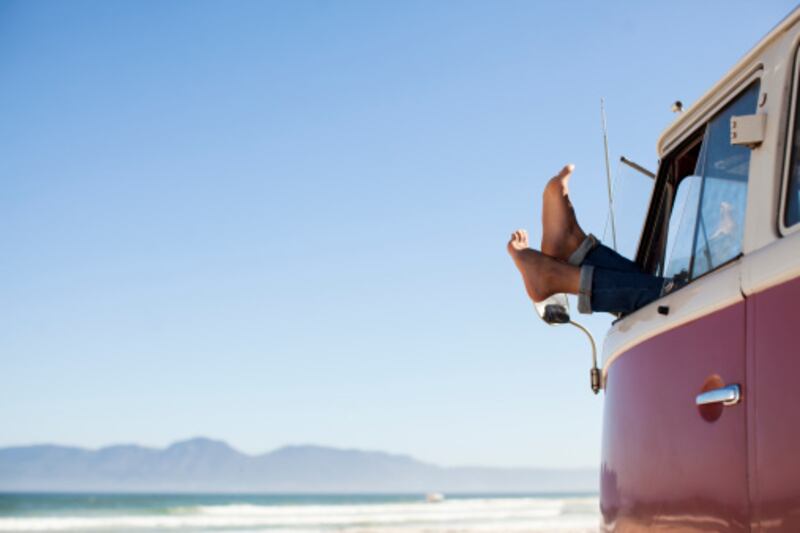 Géneros musicales para escuchar en un viaje a la playa