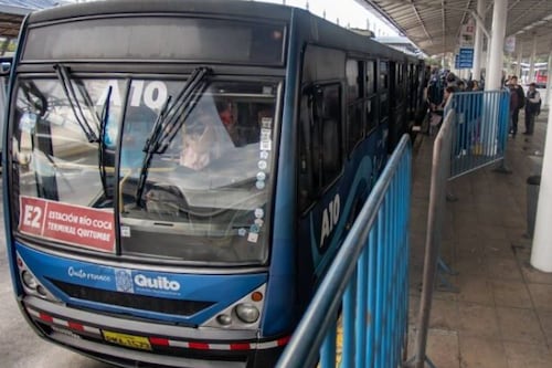 La sanción que recibirán 57 operadores de transporte público en Quito por incumplir su servicio