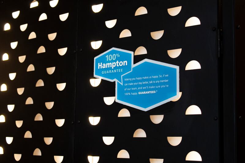 Recepción de Hotel Hampton en Quito