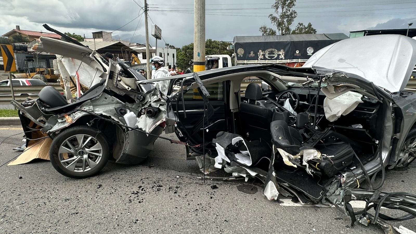 Así quedó el auto tras un trágico accidente en Cuenca