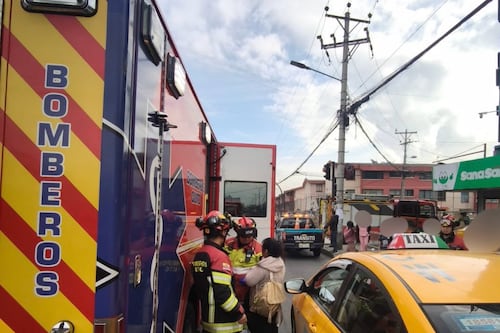 Bus, camión y cinco vehículos chocaron en Guajaló, sur de Quito
