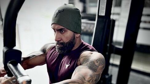 Por una bala perdida falleció exchico reality