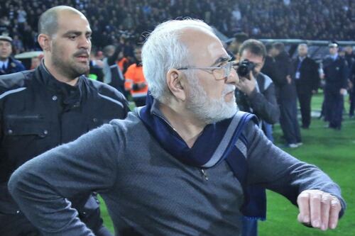 Escándalo en Grecia: Presidente del PAOK amenazó a árbitro con una pistola