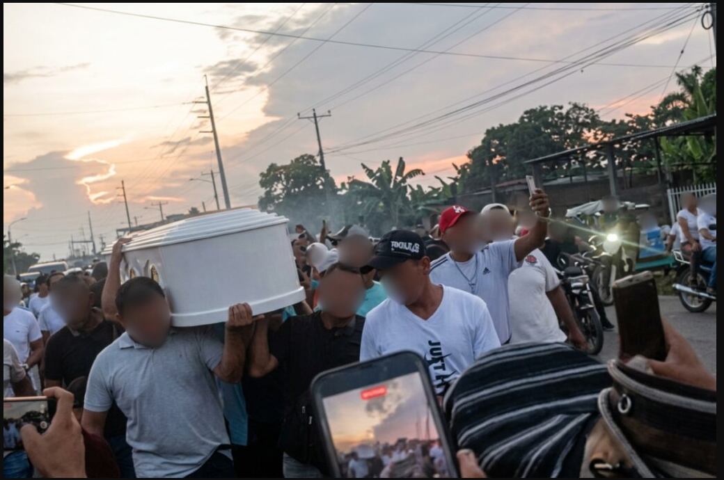 Así fue el ostentoso velorio y sepelio de alias Cachete, líder de Los Águilas 