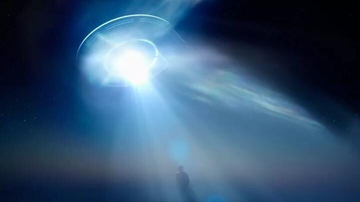 Hombre aseguró que vio OVNIS con forma de cono en el Reino Unido