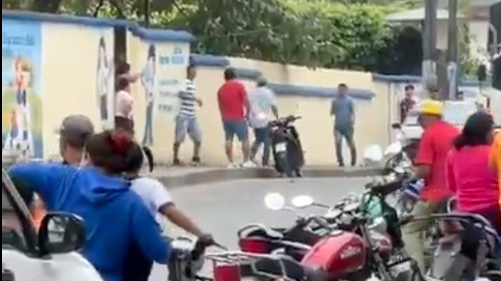 Ataque con químico en escuela de Balzar