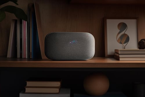 Hombre logra controlar su Alexa con la mente gracias a un trasplante cerebral