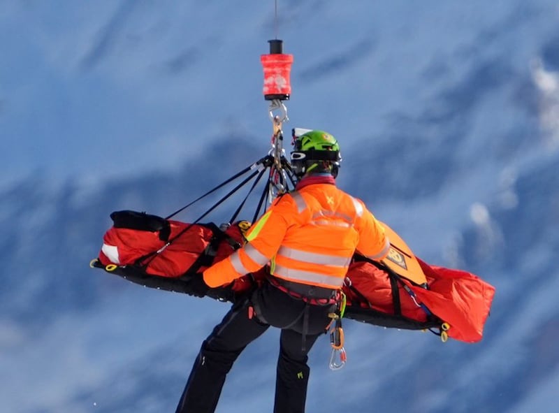 Lindsey Vonn es evacuada en helicóptero tras sufrir un brutal accidente durante el descenso olímpico.