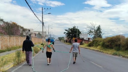 Amarraron y golpearon a ladrón que intentó robar celular a joven en Tumbaco