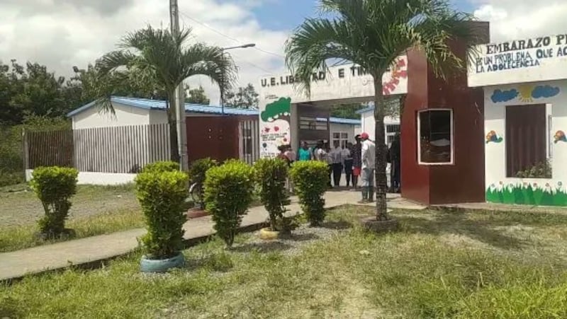 Suspenden clases en plantel de Esmeraldas tras ataque armado a docente