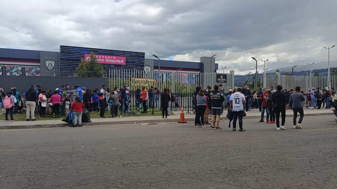 Exteriores del estadio Banco Guayaquil previo al partido Independiente del Valle vs Liga de Quito
