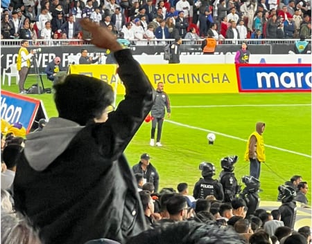 Liga de Quito en Crisis: Hinchada Exige la Salida de Tiago Nunes