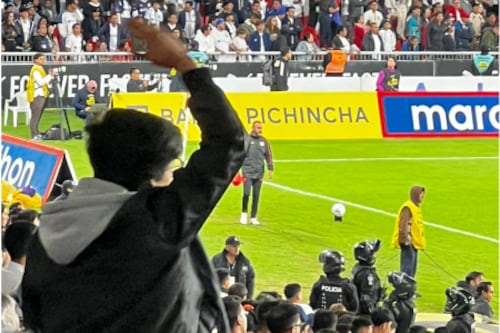Casa Blanca explotó: hinchas de Liga pidieron la salida de Tiago Nunes tras caída ante Barcelona