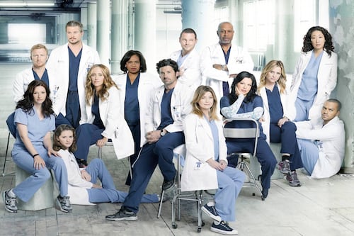 Mira cuáles son los dos integrantes de ‘Grey’s Anatomy’ que son médicos en la vida real