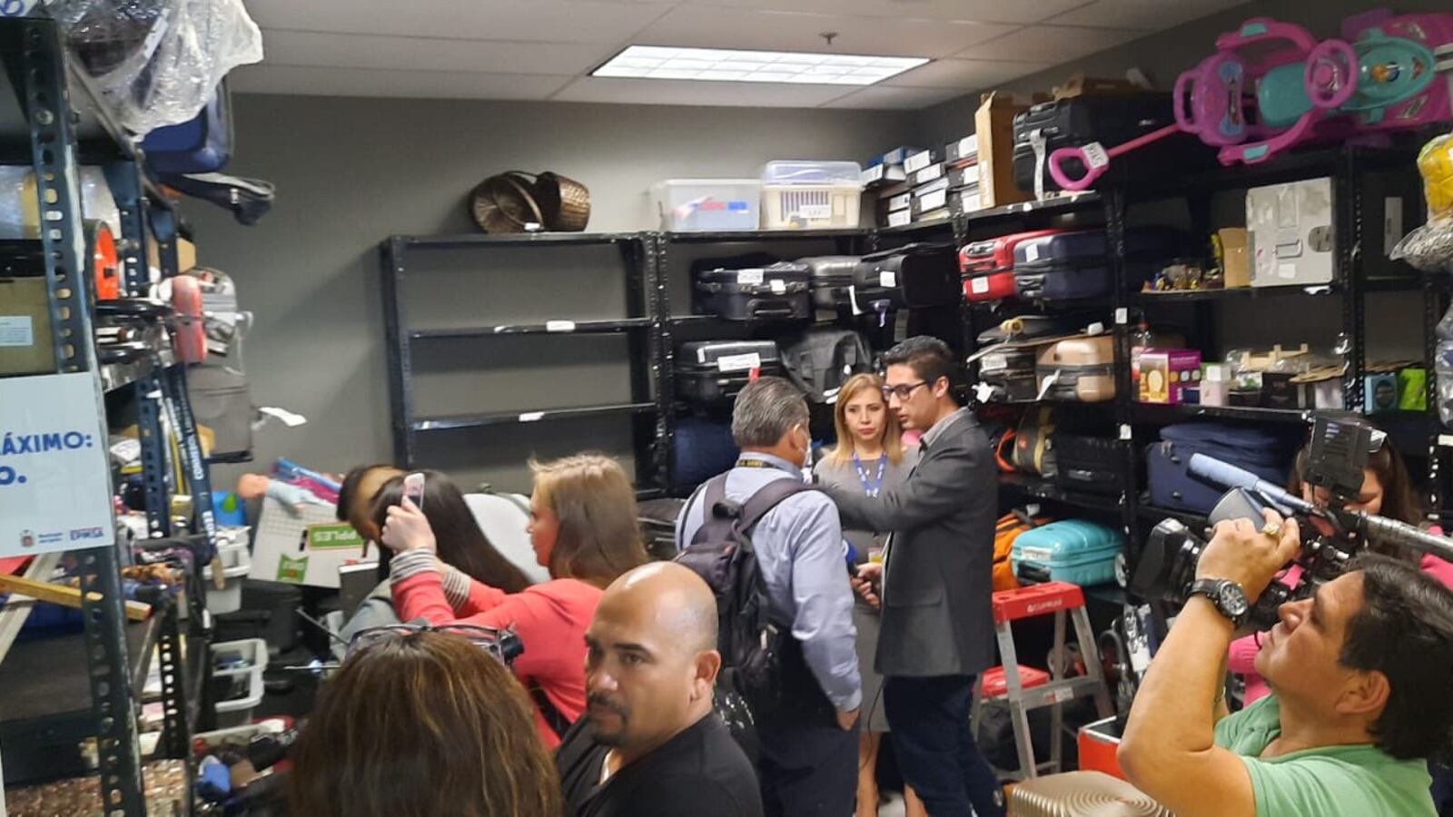 ¡Hasta medalla de Copa Libertadores! Esta es la lista de objetos olvidados que se subastarán en el aeropuerto de Quito