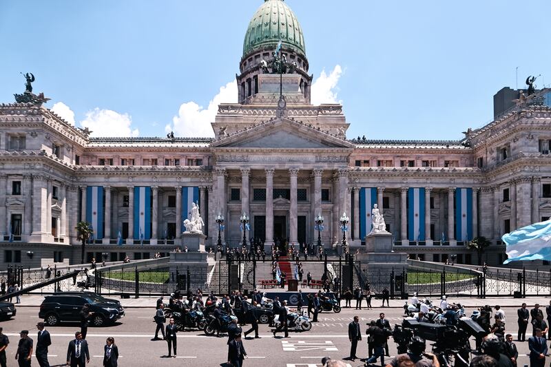 Javier Milei pisa la Casa Rosada por primera vez como presidente de Argentina