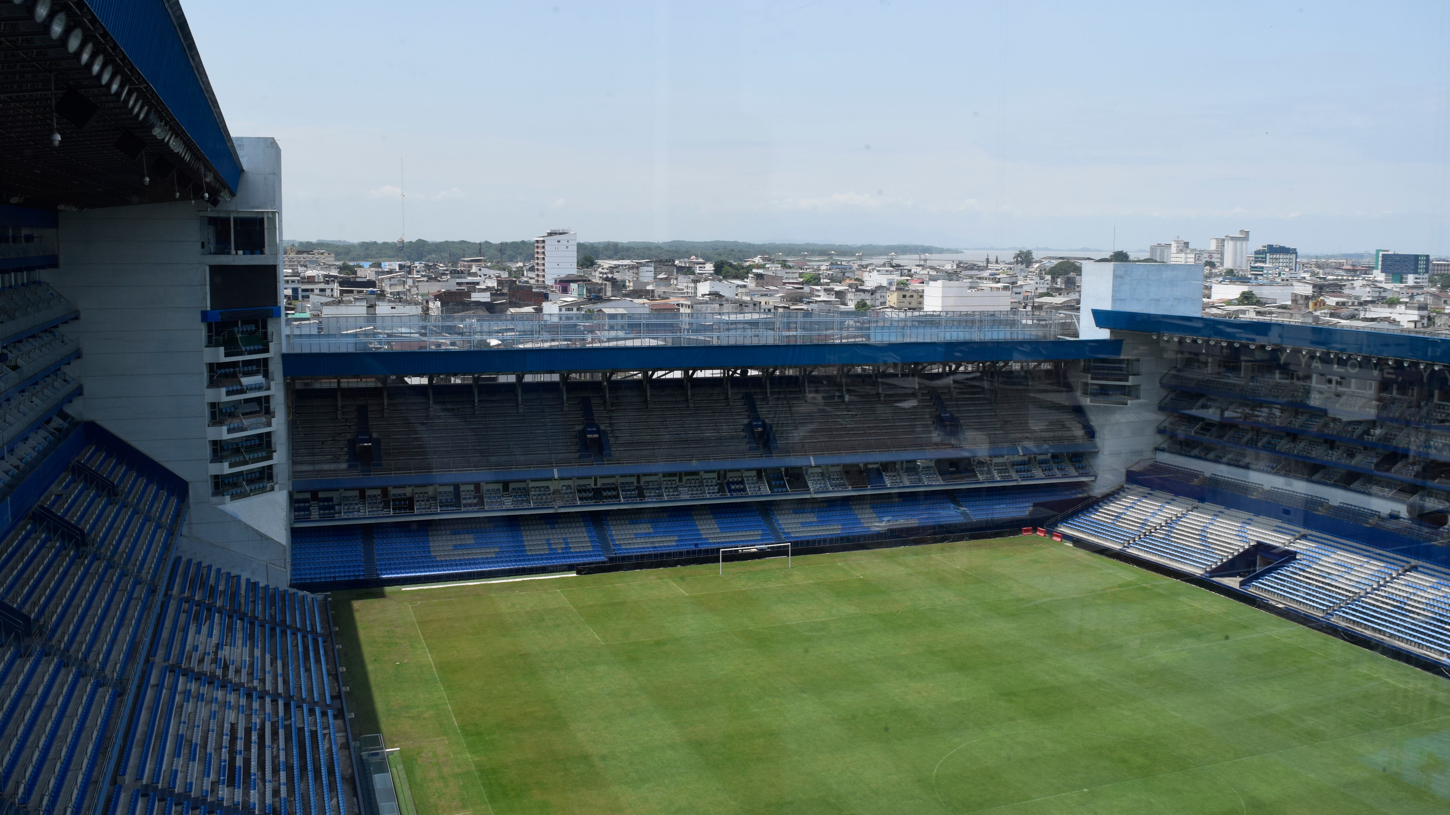 Palcos en el estadio “George Capwell”