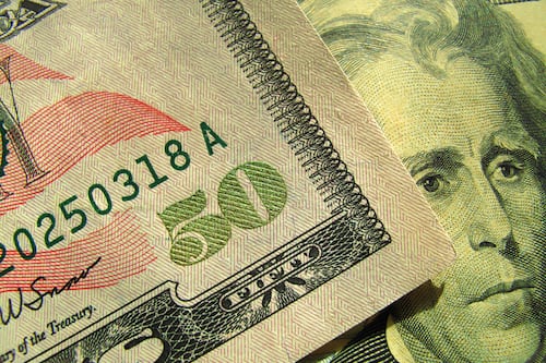 ¿Suben los bonos del Gobierno con el nuevo salario básico de 2026?