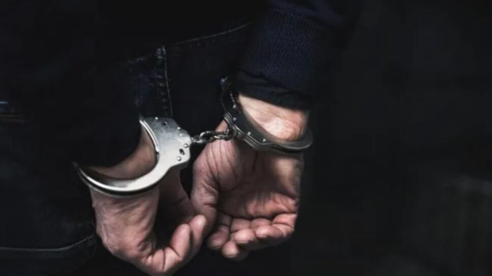 Intentó acabar con la vida de su experaja, una cantante, en el parqueadero de su casa en Quito