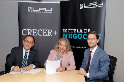 Banco Central del Ecuador  y la Universidad Adolfo Ibáñez firman convenio de cooperación internacional