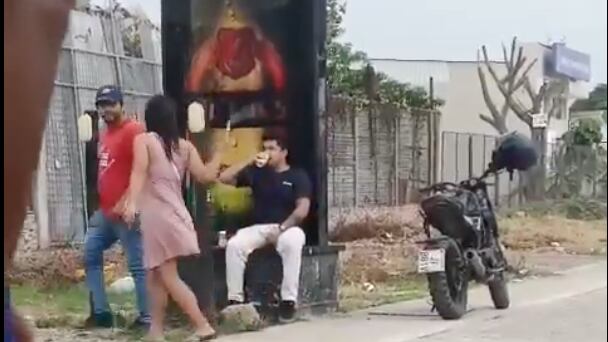 VIDEO: Mujer azota a su esposo por beber cerveza con amigos en Machala - Fuente: Video de X