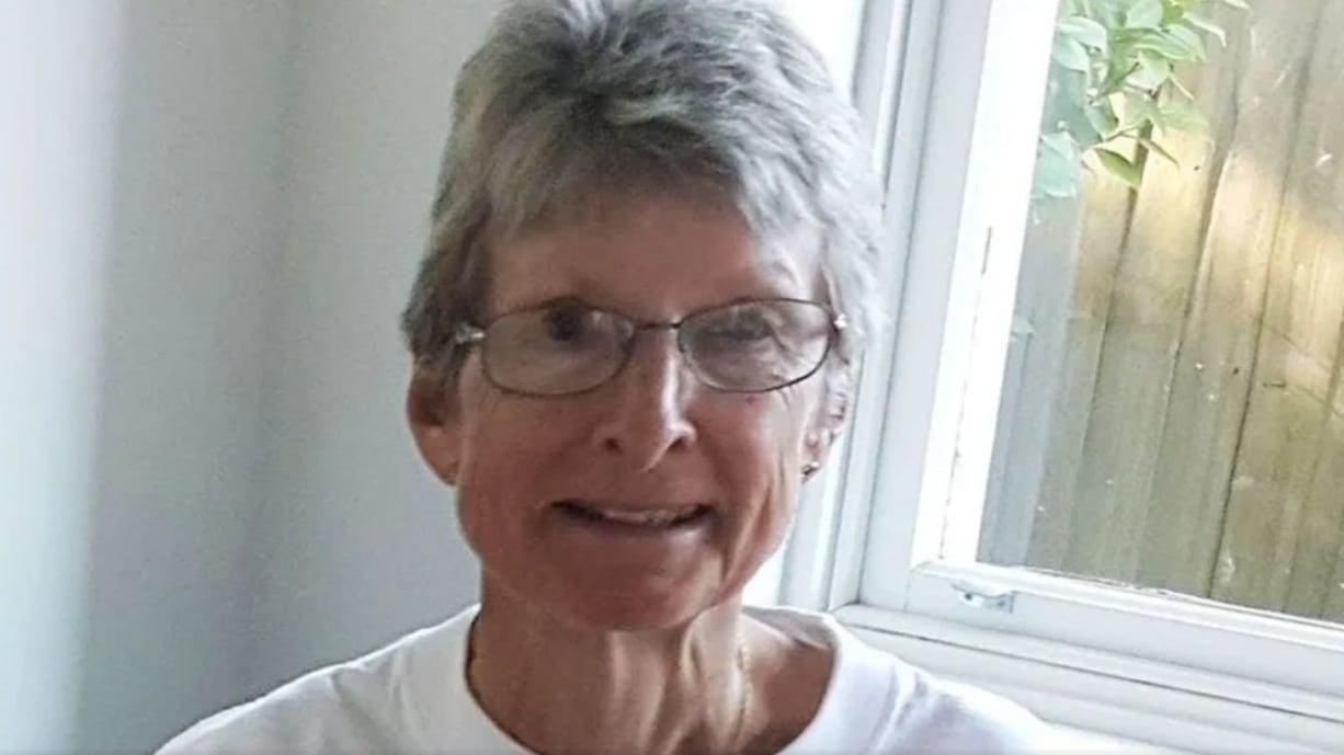 Mujer de 80 años murió sola en una isla luego de que el crucero en que viajaba zarpara sin ella