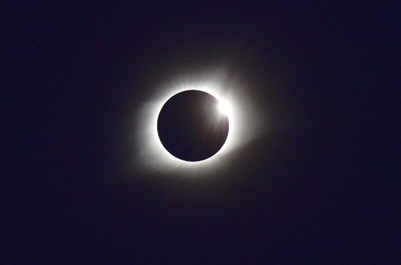 Activaron la Máquina de Dios justo en el día del eclipse total de sol