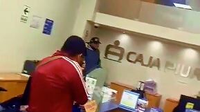 Asalto a entidad financiera en Perú terminó en tragedia.