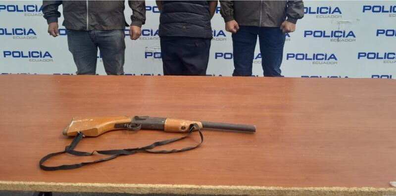 Menor de 15 años era investigado por robos y presunta venta de droga en Quito: alias “Choco Boy” fue detenido con una escopeta