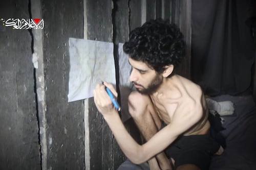 El impresionante antes y después de Evyatar David el joven israelí que tuvo que cavar su propia tumba por Hamás