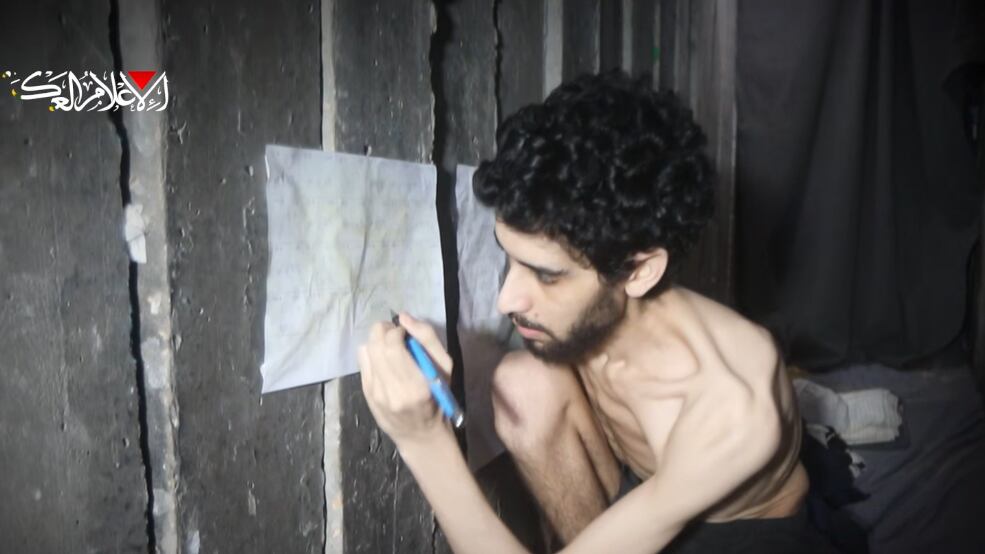 El impresionante antes y después de Evyatar David el joven israelí que tuvo que cavar su propia tumba por Hamás