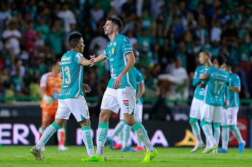 VIDEO | La disputa entre Ángel Mena y Lucas Di Yorio del León donde prevaleció la jerarquía del ecuatoriano